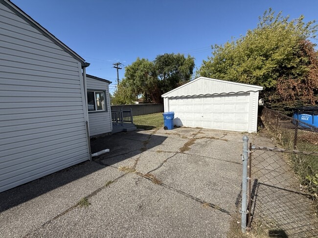 Building Photo - 8035 Chapp Ave