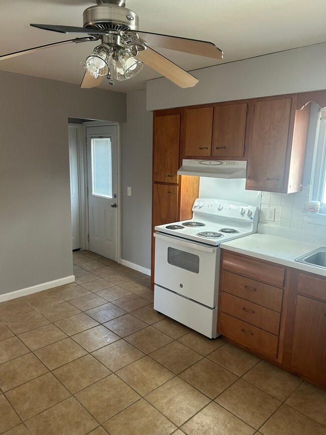 Foto del edificio - 1900 W Clark St