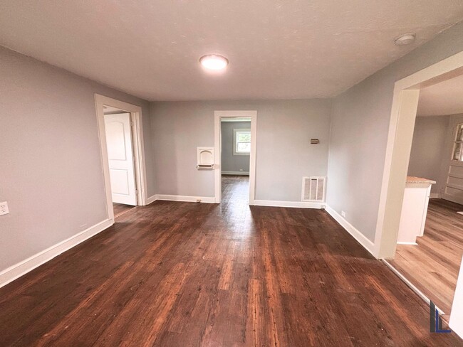 Foto del edificio - For Rent: 3BR/2BA Home Near Cherrydale – $...
