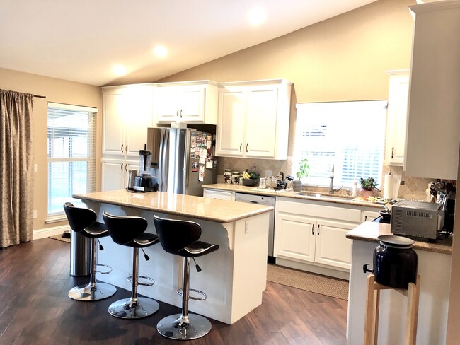 Foto del edificio - Beautiful 3 Bedroom 2 Bath Home~ Adorable!