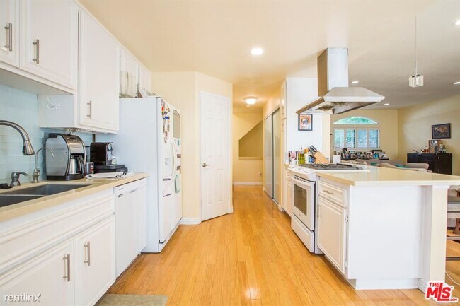 Foto del edificio - 2 br, 3 bath Condo - 1239 23rd St Unit 2