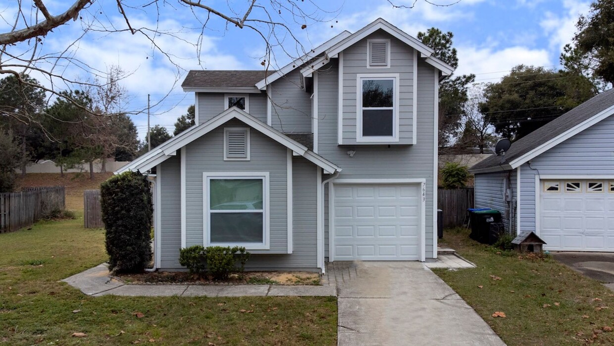 Foto principal - Remodeled and Updated 3/2 House with Garag...