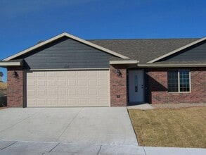 Building Photo - 512 Sapphire Ln