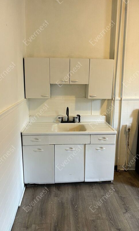 Building Photo - 547 Bates St