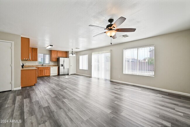 Building Photo - 13025 W Lisbon Ln