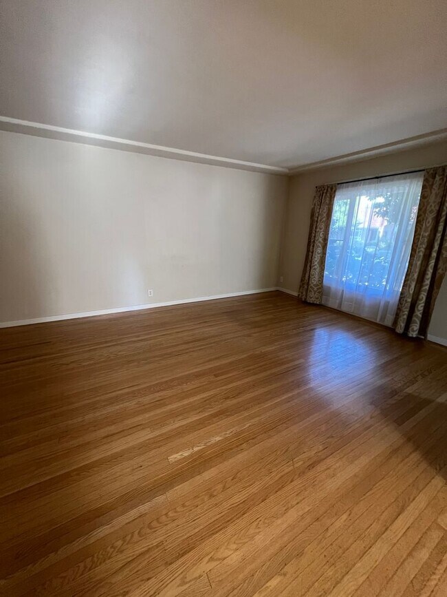Foto del edificio - 734-736 McClatchy Way