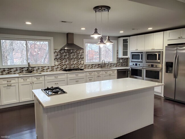 Foto del edificio - 4 br, 3 bath House - 116 Roger White Dr