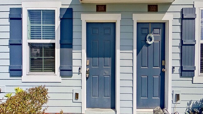 Foto del edificio - Beautiful townhome in Whispering Creek available now!