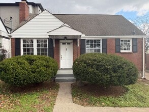 Building Photo - 1702 Stewart Pl