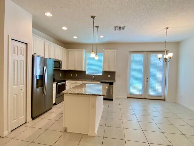 Building Photo - 3BD/2.5BA Town Home in Goldenrod Reserve I...