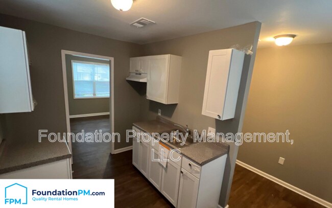 Building Photo - 998 Restbrook Ave