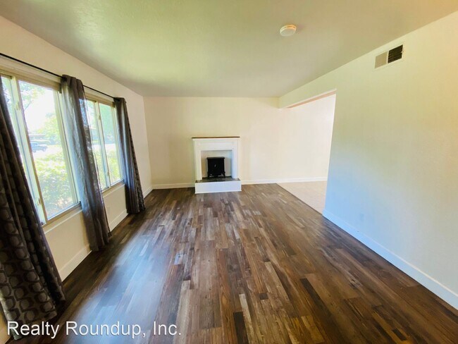 Foto del edificio - 3 br, 1.5 bath House - 8868 La Riviera Dr #D