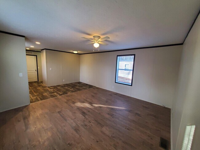 Building Photo - 11 Sparrow Hill Dr