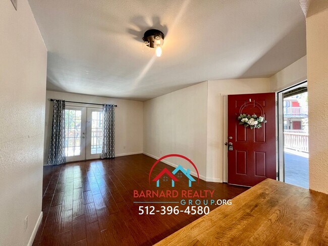 Building Photo - 402 S Fredericksburg St