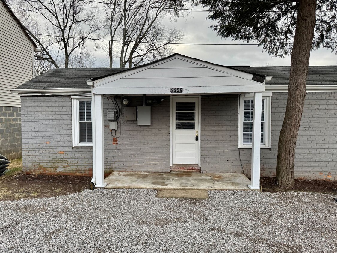 Primary Photo - 1 Bed, 1 Bath Home in Sylvan Park