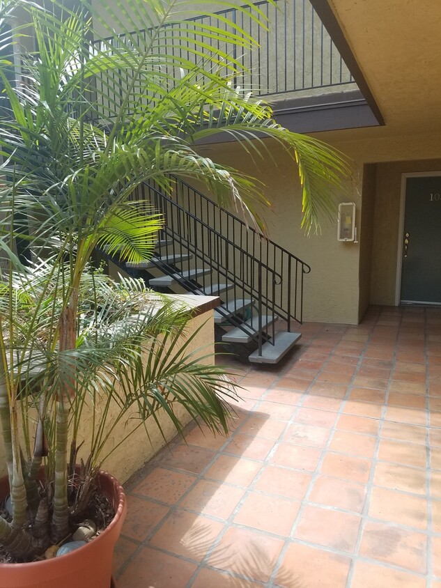 Foto principal - Charming Golden Hill Condo w/Secured Parki...