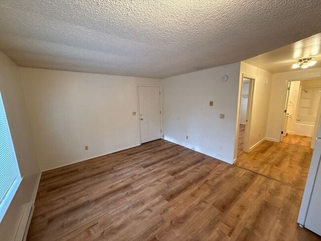 Building Photo - 160 Manbrin Dr NE