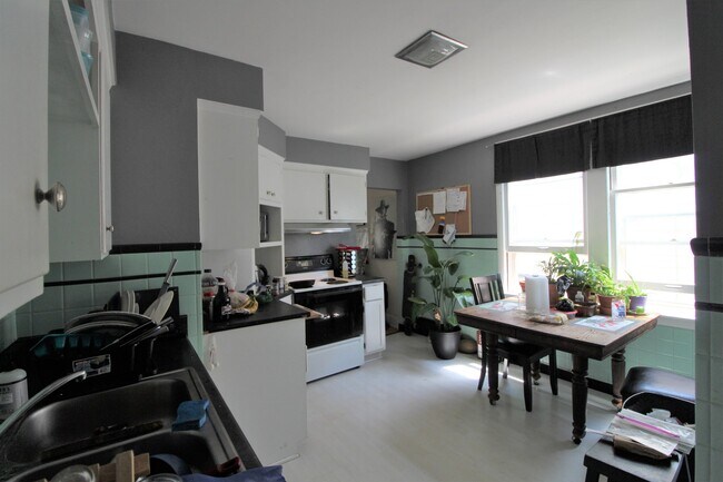 Foto del edificio - 2933 N Newhall St