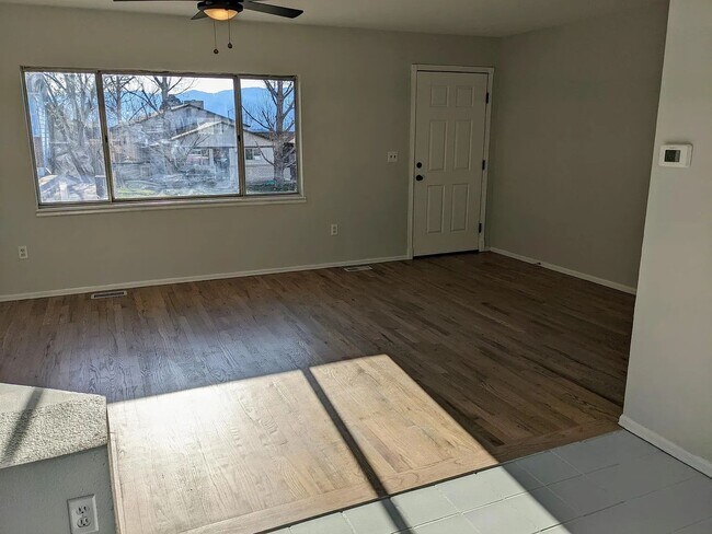 Sala de estar - 5777 Tuckerman Ln