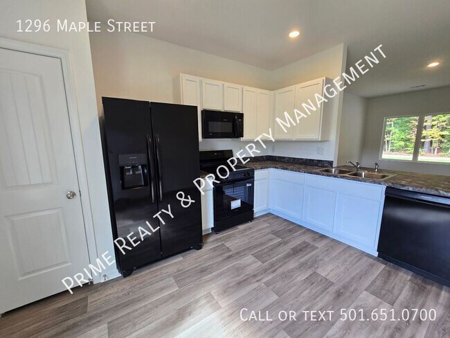 Foto del edificio - 1296 Maple St