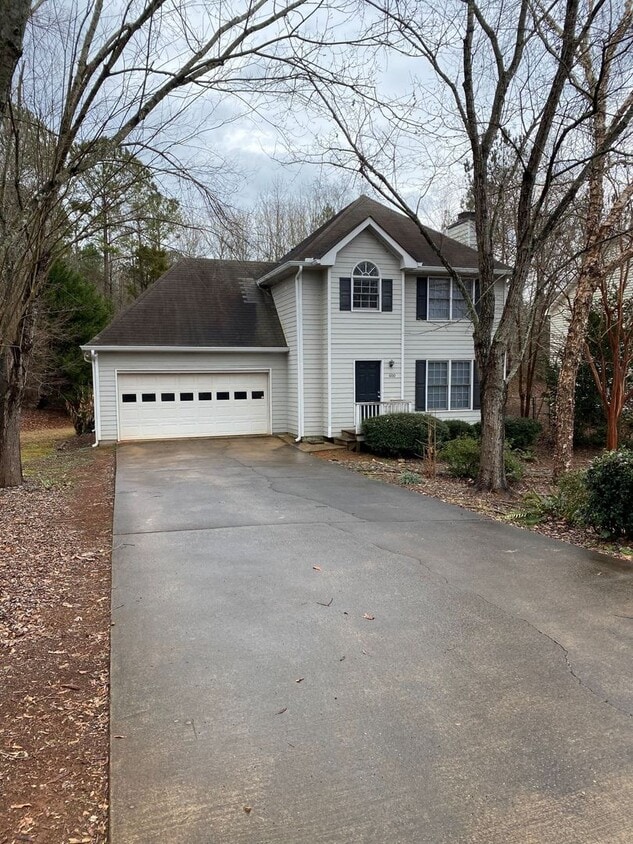 Wonderful 3 bedroom/2.5 bathroom House with 2 Car Garage in Snapfinger! - Wonderful 3 bedroom/2.5 bathroom House with 2 Car Garage in Snapfinger!