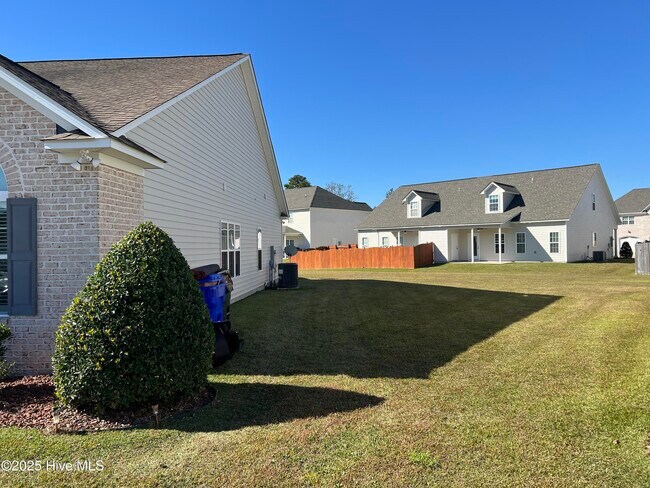 Building Photo - 2013 Croyden Cir