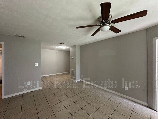 Foto del edificio - 2210 Cantor Ln