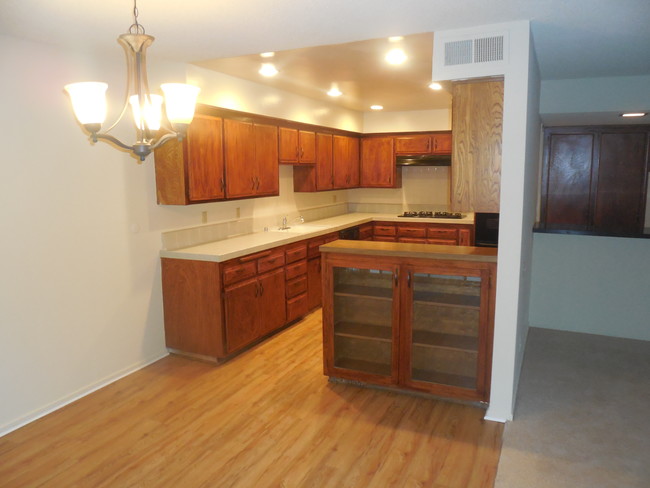 Building Photo - 445 S Los Robles Ave