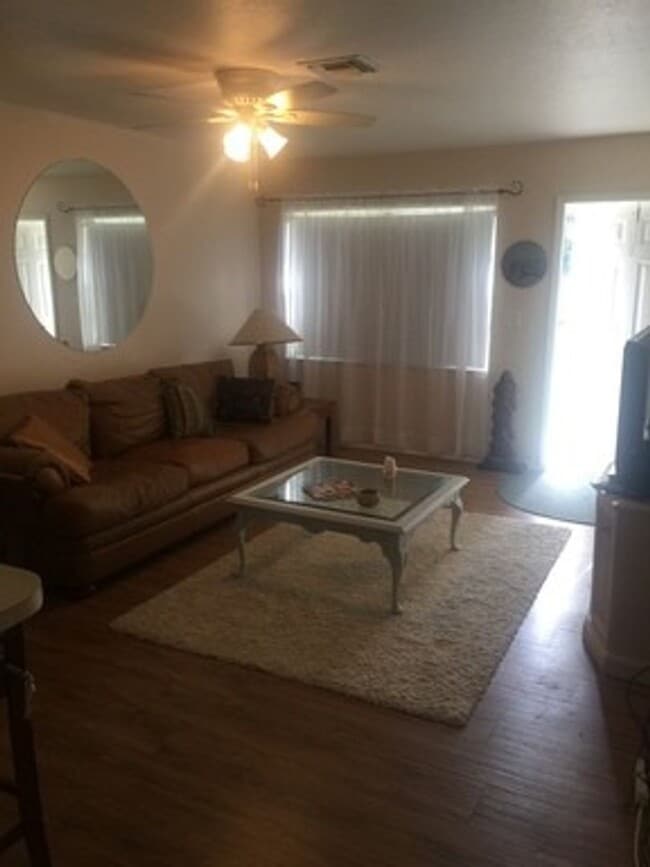 Building Photo - 810 Kings Ct