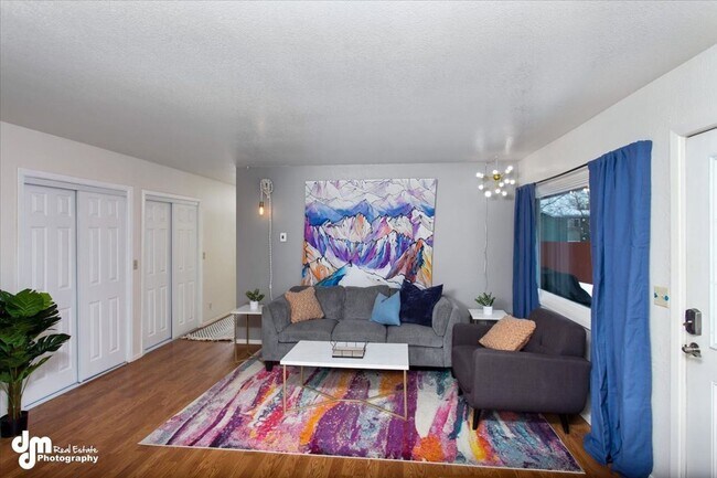 Foto del edificio - 76th Ave Duplex