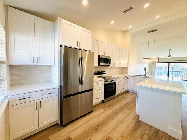 Building Photo - 302 Pinecrest Cir