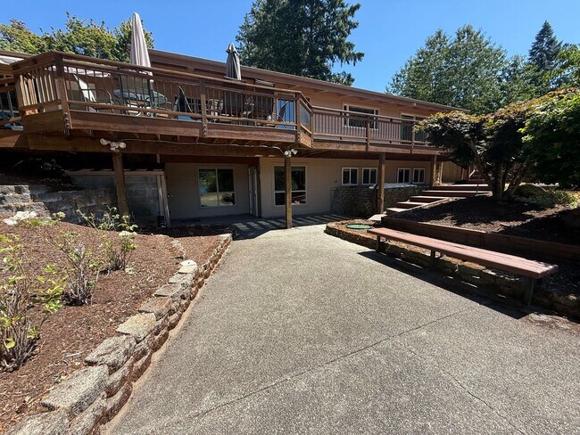 Foto del edificio - 5711 Black Lake Belmore Rd SW