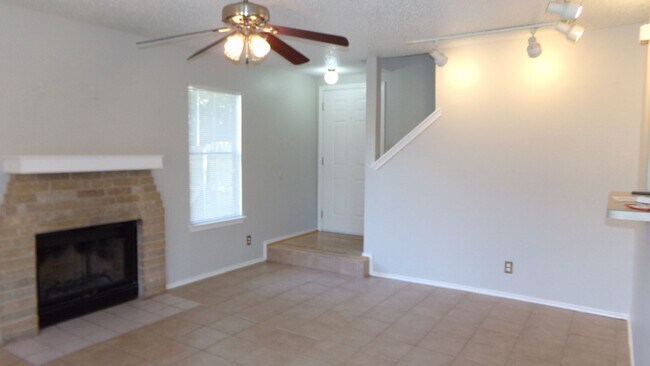 Foto del edificio - K &amp; A Properties3 (8804 Springmail Cir)