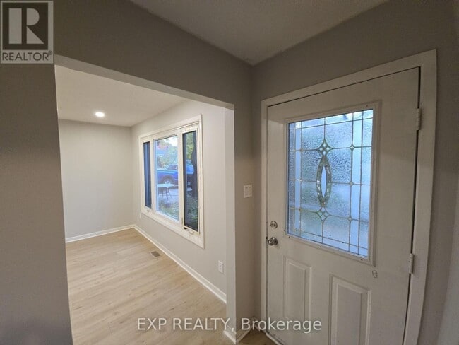 Building Photo - 89 Wellington St E