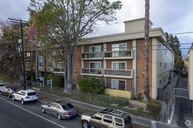 20327 Saticoy St - Saticoy Apartments