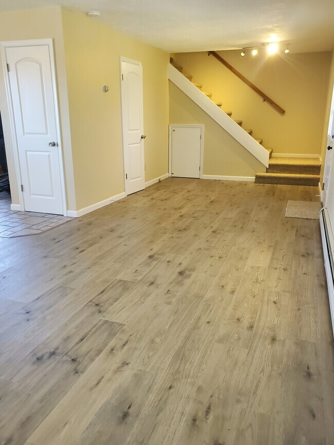 Office or flex space - 326 Harwood Ave
