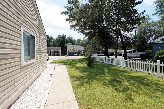Foto del edificio - Great Niceville Location near Schools and ...