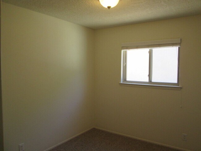Building Photo - 1233 Stutz Dr NE