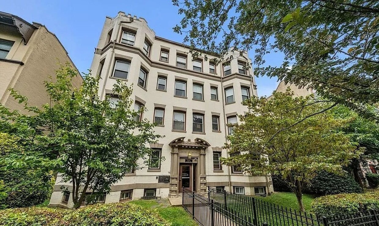 Bright & Spacious 3BR/2BA in the Heart of Columbia Heights - Bright & Spacious 3BR/2BA in the Heart of Columbia Heights