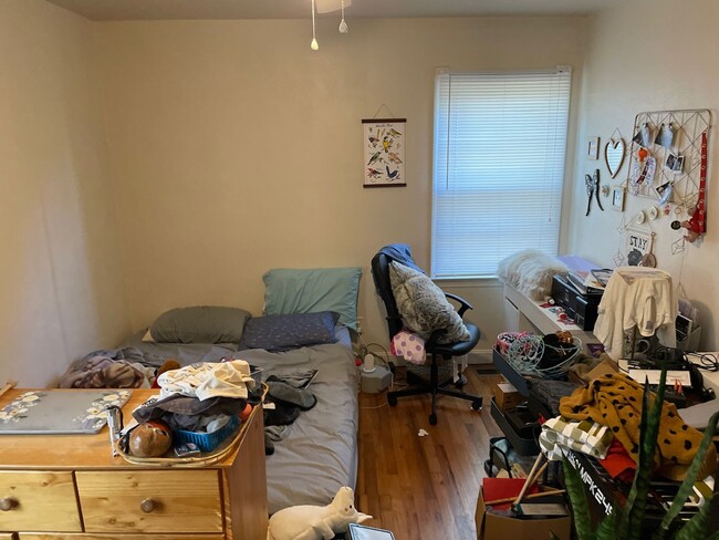 Foto del edificio - Cozy 1BR Normaltown Home
