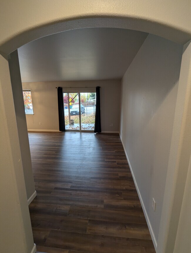 Foto del edificio - 388 Eastmont Ave