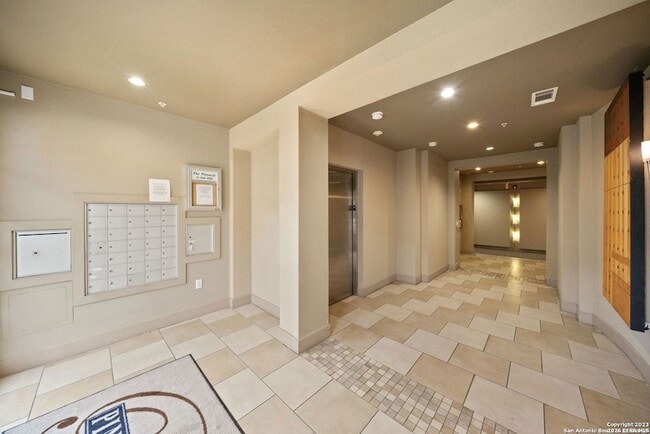 Building Photo - 7342 Oak Manor Dr