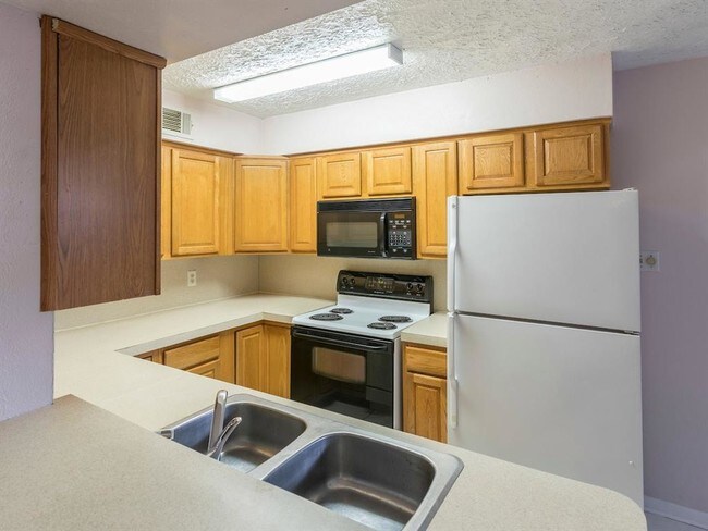 Building Photo - 13459 Castilian Dr