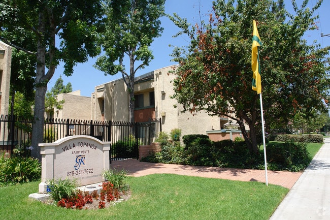 Building Photo - Villa Topanga