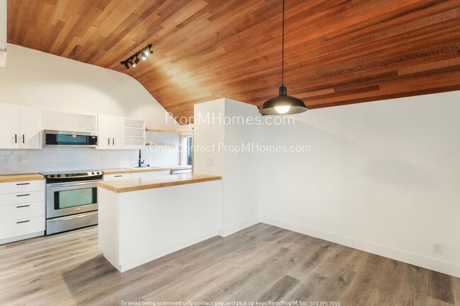Building Photo - Experience Living with River Views and Wal...