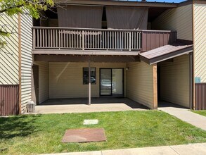 Building Photo - 1208 Avenida Del Sol