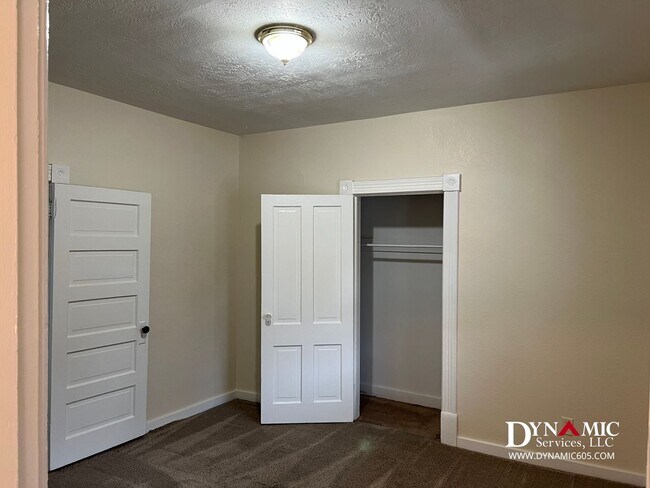 Foto del edificio - 811 S Summit Ave