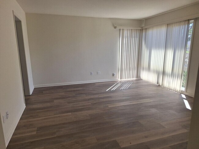 Foto del edificio - 4866 Clairemont Dr