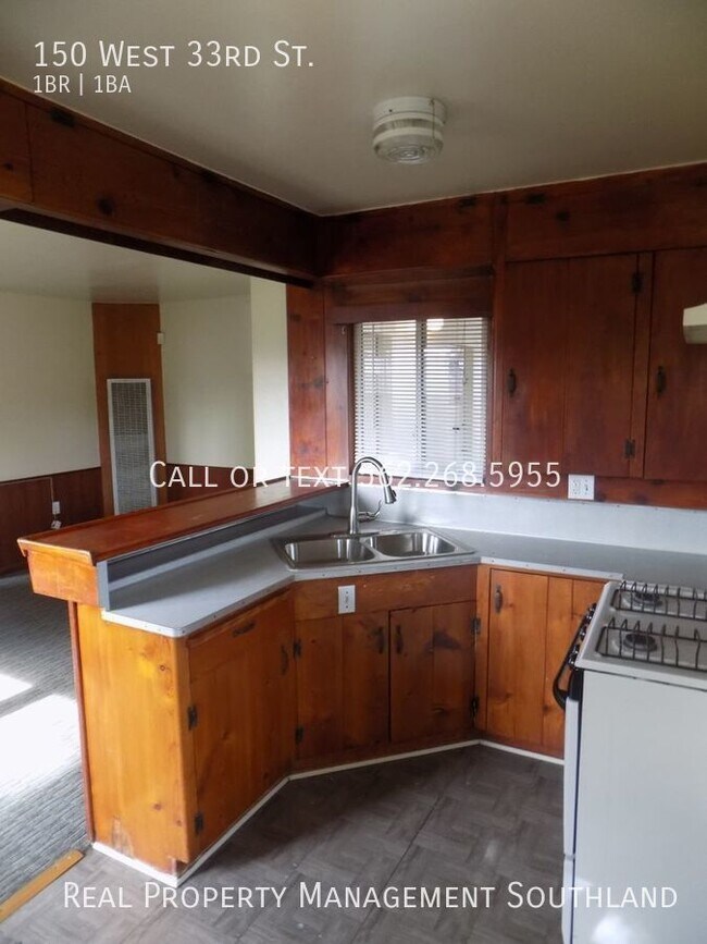 Building Photo - 150 W 33rd St