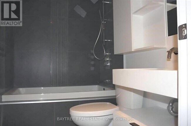 Photo du bâtiment - 5 St Joseph St